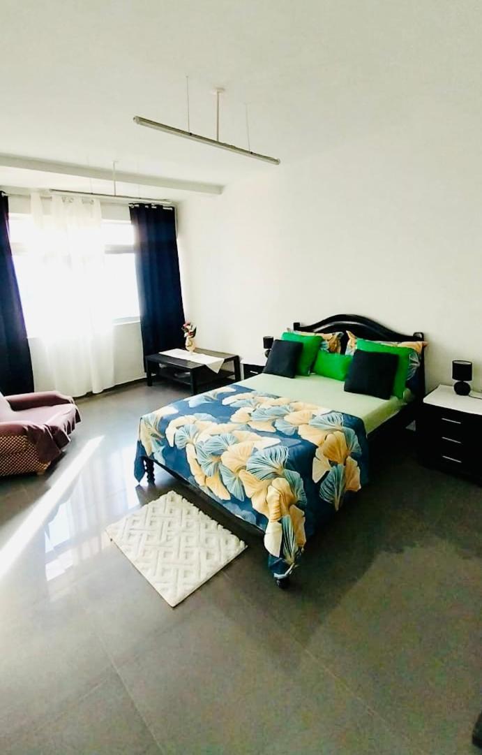 Cozy Home With Terrace Views! 蓬塔杜索尔 外观 照片